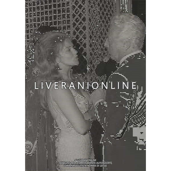 NEG-RETROSPETTIVA ANN MARGRET ATTRICE NELLA FOTO ANN MARGRET PSEUDONIMO DI ANN MARGRET OLSSON A CANNES NELL\'ANNO 1975 CON DINO RISI AG ALDO LIVERANI SAS