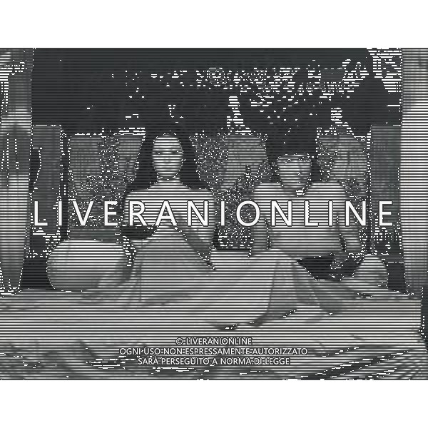 RETROSPETTIVA DON BACKY PSEUDONIMO DI ALDO CAPONI CANTAUTORE ATTORE E SCRITTORE  NELLA FOTO DON BACKY CON EDWIGE FENECH NELL\'ANNO 1972 FILM “ QUANDO LE DONNE LE CHIAMANO MADONNE “ AG ALDO LIVERANI SAS 