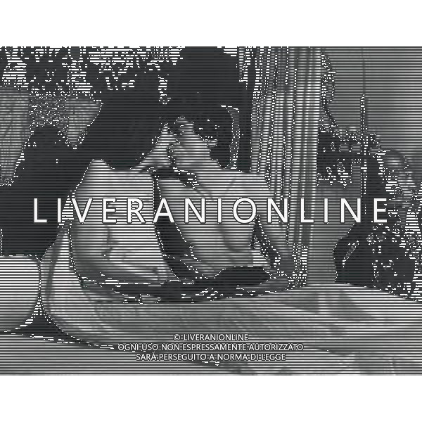 RETROSPETTIVA DON BACKY PSEUDONIMO DI ALDO CAPONI CANTAUTORE ATTORE E SCRITTORE  NELLA FOTO DON BACKY CON EDWIGE FENECH NELL\'ANNO 1972 FILM “ QUANDO LE DONNE LE CHIAMANO MADONNE “ AG ALDO LIVERANI SAS    