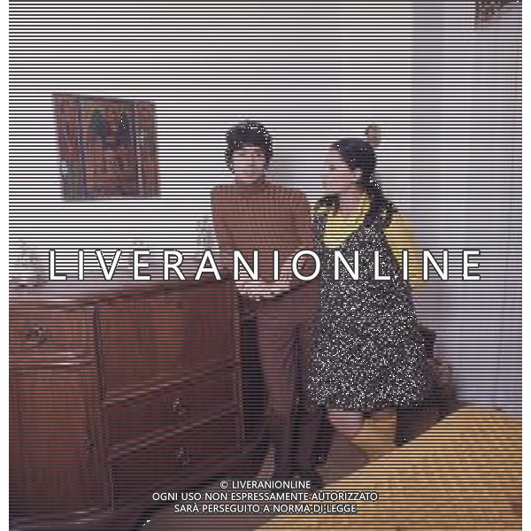 COL-RETROSPETTIVA DON BACKY PSEUDONIMO DI ALDO CAPONI CANTAUTORE ATTORE E SCRITTORE  NELLA FOTO DON BACKY CON LA MOGLIE LILIANA PETRALIA AG ALDO LIVERANI SAS 