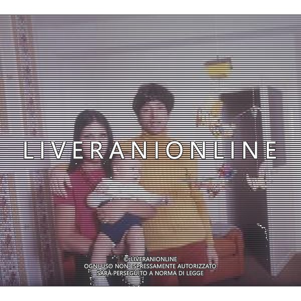 COL-RETROSPETTIVA DON BACKY PSEUDONIMO DI ALDO CAPONI CANTAUTORE ATTORE E SCRITTORE NELLA FOTO DON BACKY CON LA MOGLIE LILIANA PETRALIA E IL FIGLIO EMILIANO AG ALDO LIVERANI SAS