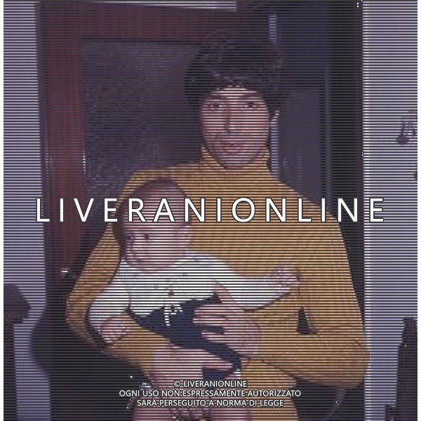 COL-RETROSPETTIVA DON BACKY PSEUDONIMO DI ALDO CAPONI CANTAUTORE ATTORE E SCRITTORE NELLA FOTO DON BACKY CON LA MOGLIE LILIANA PETRALIA E IL FIGLIO EMILIANO AG ALDO LIVERANI SAS