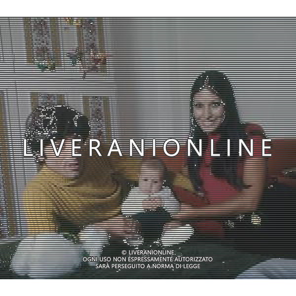 COL-RETROSPETTIVA DON BACKY PSEUDONIMO DI ALDO CAPONI CANTAUTORE ATTORE E SCRITTORE NELLA FOTO DON BACKY CON LA MOGLIE LILIANA PETRALIA E IL FIGLIO EMILIANO AG ALDO LIVERANI SAS