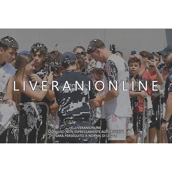 TVMV-Torino 10.07.2023 Continassa ©Manuela Viganti/Agenzia Aldo Liverani Raduno Juventus JMedical visite mediche stagione 2023/2024 Nella foto: dusan vlahovic firma autografi ©Viganti / AGENZIA ALDO LIVERANI SAS