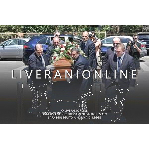 TVRG Funerale Luis Suarez nella foto l\'arrivo del feretro Milano 11-07-2023 Funerale di Luis Suarez ex giocatore della grande Inter di Helenio Herrera foto Roberto Garavaglia/ag. Aldo Liverani sas