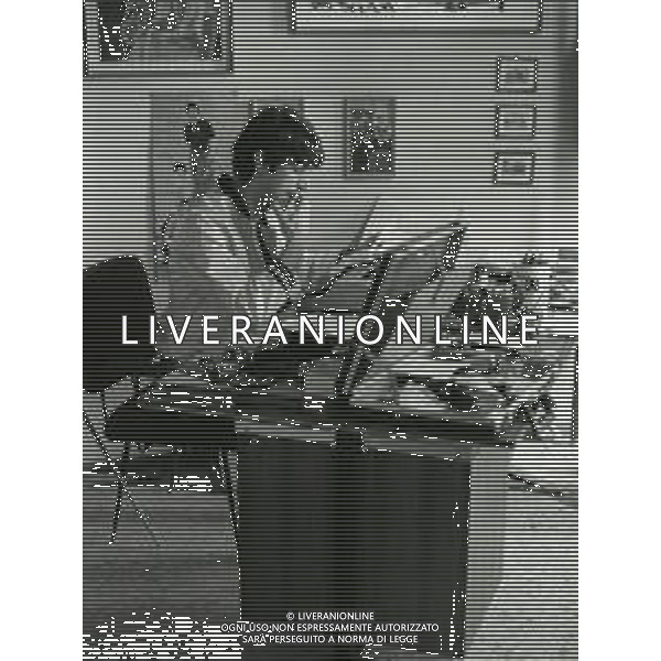 RETROSPETTIVA DON BACKY PSEUDONIMO DI ALDO CAPONI CANTAUTORE ATTORE E SCRITTORE NELLA FOTO DON BACKY NELL\'ANNO 1966 NELLA SUA ABITAZIONE AG ALDO LIVERANI SAS
