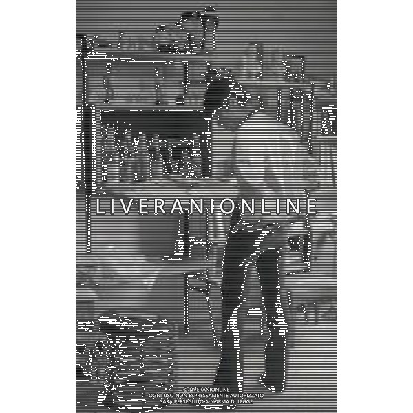 RETROSPETTIVA DON BACKY PSEUDONIMO DI ALDO CAPONI CANTAUTORE ATTORE E SCRITTORE NELLA FOTO DON BACKY NELL\'ANNO 1966 NELLA SUA ABITAZIONE AG ALDO LIVERANI SAS