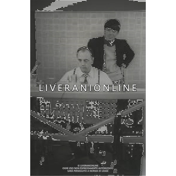 RETROSPETTIVA DON BACKY PSEUDONIMO DI ALDO CAPONI CANTAUTORE ATTORE E SCRITTORE NELLA FOTO DON BACKY A MILANO NELL\'ANNO 1966 IN SALA D INCISIONE AG ALDO LIVERANI SAS