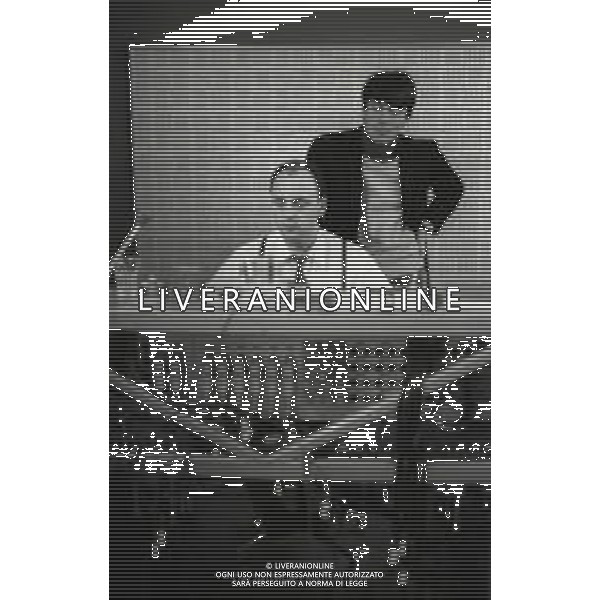 RETROSPETTIVA DON BACKY PSEUDONIMO DI ALDO CAPONI CANTAUTORE ATTORE E SCRITTORE NELLA FOTO DON BACKY A MILANO NELL\'ANNO 1966 IN SALA D INCISIONE AG ALDO LIVERANI SAS