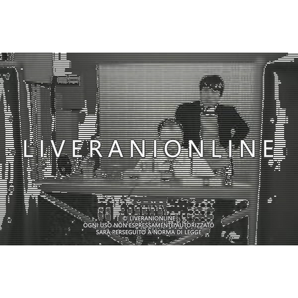 RETROSPETTIVA DON BACKY PSEUDONIMO DI ALDO CAPONI CANTAUTORE ATTORE E SCRITTORE NELLA FOTO DON BACKY A MILANO NELL\'ANNO 1966 IN SALA D INCISIONE AG ALDO LIVERANI SAS