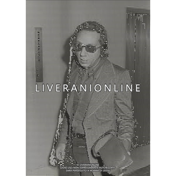 NEG-RETROSPETTIVA MIKE BONGIORNO PRESENTATORE TELEVISIVO NELLA FOTO MIKE BONGIORNO NELL\'ANNO 1972 A MILANO IN CLINICA PER LA NASCITA DEL FIGLIO MICHELE AG ALDO LIVERANI SAS 