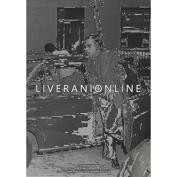 NEG-RETROSPETTIVA MIKE BONGIORNO PRESENTATORE TELEVISIVO NELLA FOTO MIKE BONGIORNO NELL\'ANNO 1972 A MILANO IN CLINICA PER LA NASCITA DEL FIGLIO MICHELE AG ALDO LIVERANI SAS 