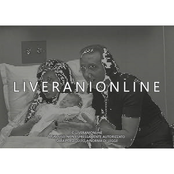 NEG-RETROSPETTIVA MIKE BONGIORNO PRESENTATORE TELEVISIVO NELLA FOTO MIKE BONGIORNO CON LA MOGLIE DANIELA ZUCCOLI NELL\'ANNO 1972 A MILANO IN CLINICA PER LA NASCITA DEL FIGLIO MICHELE AG ALDO LIVERANI SAS 
