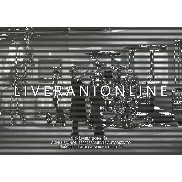 NEG-RETROSPETTIVA MIKE BONGIORNO PRESENTATORE TELEVISIVO NELLA FOTO MIKE BONGIORNO NELLA TRASMISSIONE TELEVISIVA SCOMMETTIAMO NELL\'ANNO 1977-1978 AG ALDO LIVERANI SAS 