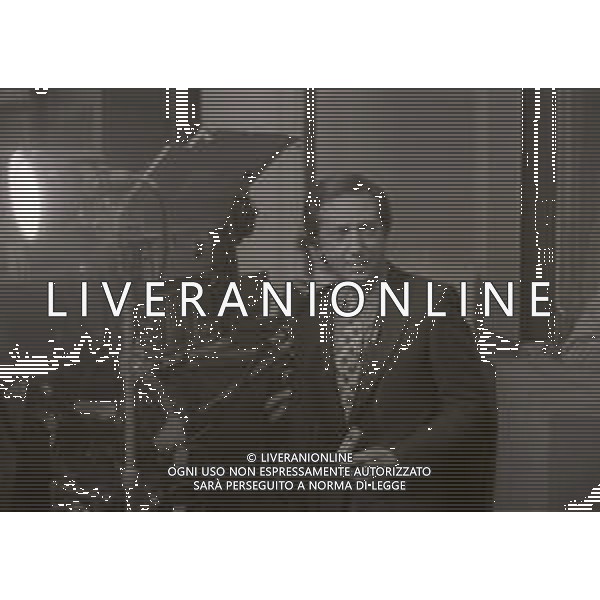 NEG-RETROSPETTIVA MIKE BONGIORNO PRESENTATORE TELEVISIVO NELLA FOTO MIKE BONGIORNO NELLA TRASMISSIONE TELEVISIVA SCOMMETTIAMO NELL\'ANNO 1977-1978 AG ALDO LIVERANI SAS 