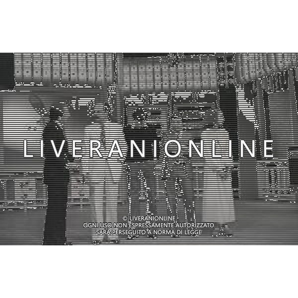 NEG-RETROSPETTIVA MIKE BONGIORNO PRESENTATORE TELEVISIVO NELLA FOTO MIKE BONGIORNO NELLA TRASMISSIONE TELEVISIVA SCOMMETTIAMO NELL\'ANNO 1977-1978 AG ALDO LIVERANI SAS 