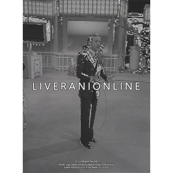 NEG-RETROSPETTIVA MIKE BONGIORNO PRESENTATORE TELEVISIVO NELLA FOTO MIKE BONGIORNO NELLA TRASMISSIONE TELEVISIVA SCOMMETTIAMO NELL\'ANNO 1977-1978 AG ALDO LIVERANI SAS 