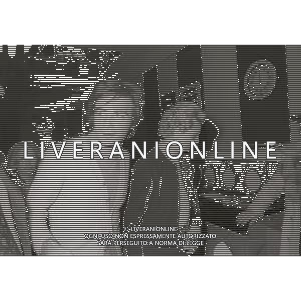 NEG-RETROSPETTIVA MIKE BONGIORNO PRESENTATORE TELEVISIVO NELLA FOTO LA MAMMA DI MIKE BONGIORNO ENRICA CARELLO CON PAOLO LIMITI NELL\'ANNO 1974 A MILANO TRASMISSIONE TELEVISIVA RISCHIATUTTO AG ALDO LIVERANI SAS  