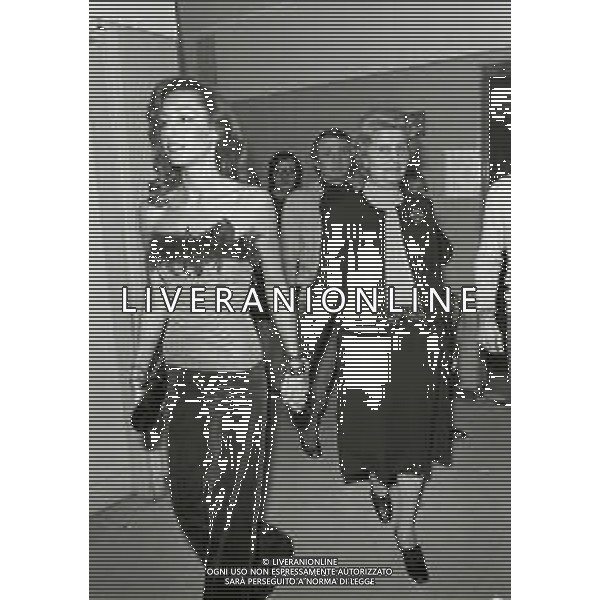 NEG-RETROSPETTIVA MIKE BONGIORNO PRESENTATORE TELEVISIVO NELLA FOTO LA MAMMA DI MIKE BONGIORNO ENRICA CARELLO CON DANIELA ZUCCOLI NELL\'ANNO 1974 A MILANO TRASMISSIONE TELEVISIVA RISCHIATUTTO AG ALDO LIVERANI SAS   