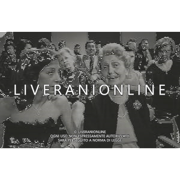 NEG-RETROSPETTIVA MIKE BONGIORNO PRESENTATORE TELEVISIVO NELLA FOTO LA MAMMA DI MIKE BONGIORNO ENRICA CARELLO CON DANIELA ZUCCOLI NELL\'ANNO 1974 A MILANO TRASMISSIONE TELEVISIVA RISCHIATUTTO AG ALDO LIVERANI SAS  