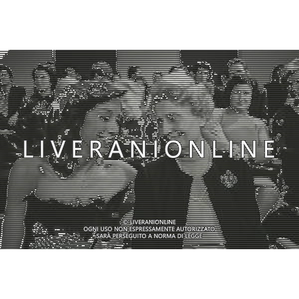 NEG-RETROSPETTIVA MIKE BONGIORNO PRESENTATORE TELEVISIVO NELLA FOTO LA MAMMA DI MIKE BONGIORNO ENRICA CARELLO CON DANIELA ZUCCOLI NELL\'ANNO 1974 A MILANO TRASMISSIONE TELEVISIVA RISCHIATUTTO AG ALDO LIVERANI SAS   