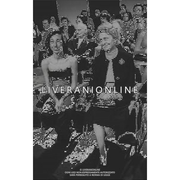 NEG-RETROSPETTIVA MIKE BONGIORNO PRESENTATORE TELEVISIVO NELLA FOTO LA MAMMA DI MIKE BONGIORNO ENRICA CARELLO CON DANIELA ZUCCOLI NELL\'ANNO 1974 A MILANO TRASMISSIONE TELEVISIVA RISCHIATUTTO AG ALDO LIVERANI SAS    