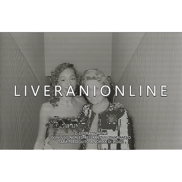 NEG-RETROSPETTIVA MIKE BONGIORNO PRESENTATORE TELEVISIVO NELLA FOTO LA MAMMA DI MIKE BONGIORNO ENRICA CARELLO CON DANIELA ZUCCOLI NELL\'ANNO 1974 A MILANO TRASMISSIONE TELEVISIVA RISCHIATUTTO AG ALDO LIVERANI SAS   