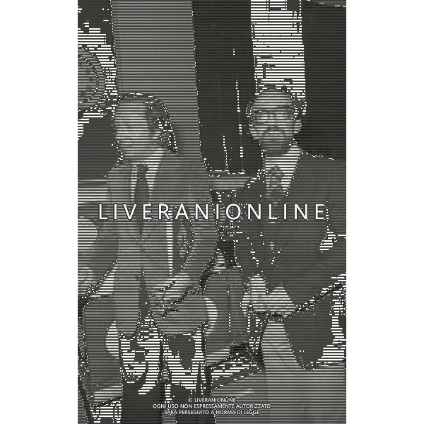 NEG-RETROSPETTIVA MIKE BONGIORNO PRESENTATORE TELEVISIVO NELLA FOTO MIKE BONGIORNO NELL\'ANNO 1974 A MILANO TRASMISSIONE TELEVISIVA RISCHIATUTTO AG ALDO LIVERANI SAS  