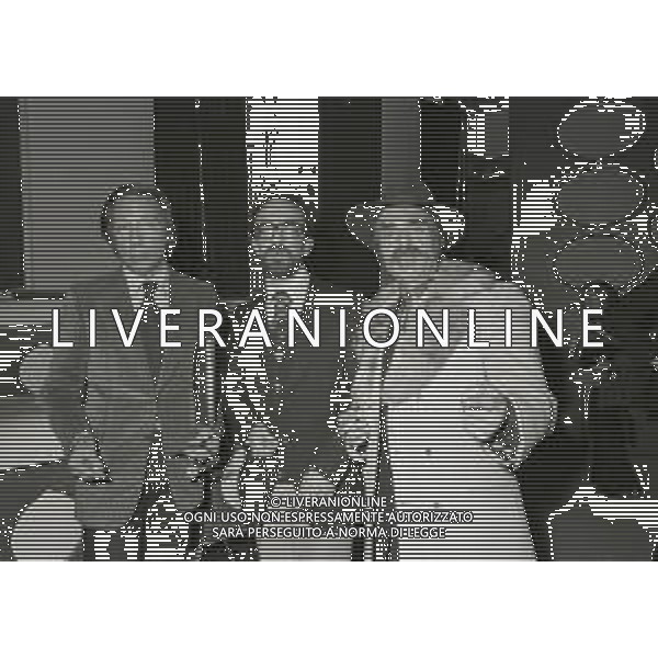NEG-RETROSPETTIVA MIKE BONGIORNO PRESENTATORE TELEVISIVO NELLA FOTO MIKE BONGIORNO NELL\'ANNO 1974 A MILANO TRASMISSIONE TELEVISIVA RISCHIATUTTO AG ALDO LIVERANI SAS  