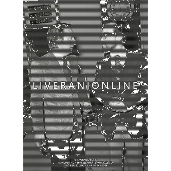 NEG-RETROSPETTIVA MIKE BONGIORNO PRESENTATORE TELEVISIVO NELLA FOTO MIKE BONGIORNO NELL\'ANNO 1974 A MILANO TRASMISSIONE TELEVISIVA RISCHIATUTTO AG ALDO LIVERANI SAS  