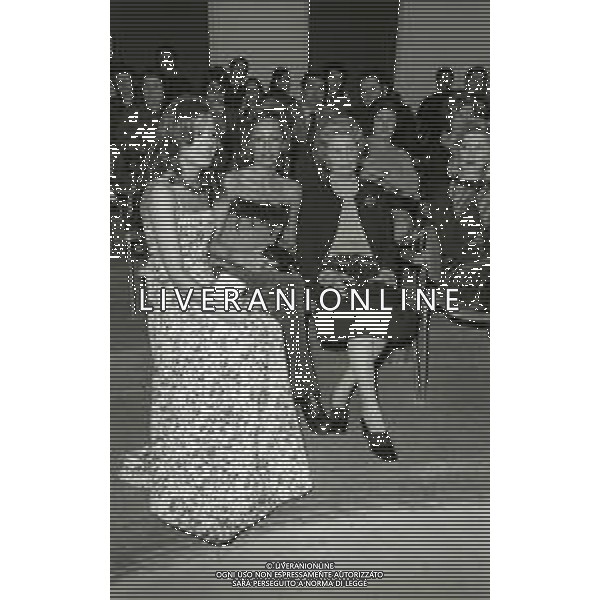 NEG-RETROSPETTIVA MIKE BONGIORNO PRESENTATORE TELEVISIVO NELLA FOTO LA MAMMA DI MIKE BONGIORNO ENRICA CARELLO CON DANIELA ZUCCOLI E SABINA CIUFFINI NELL\'ANNO 1974 A MILANO TRASMISSIONE TELEVISIVA RISCHIATUTTO AG ALDO LIVERANI SAS 