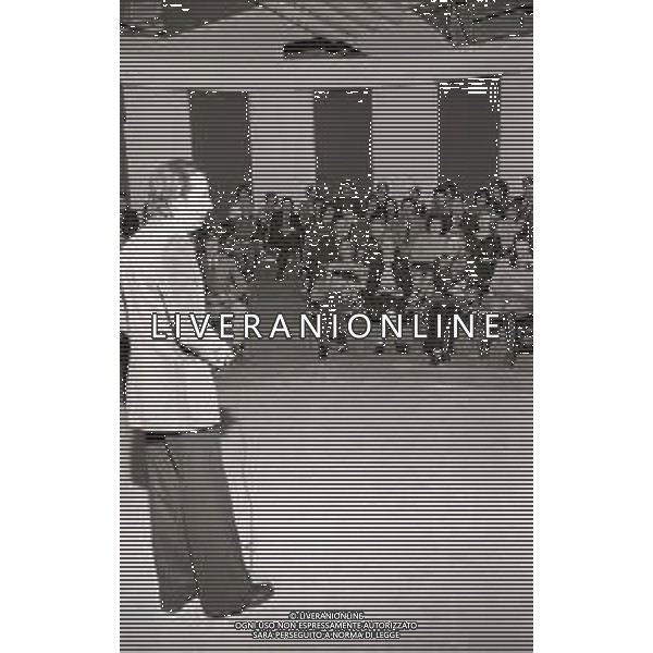 NEG-RETROSPETTIVA MIKE BONGIORNO PRESENTATORE TELEVISIVO NELLA FOTO MIKE BONGIORNO NELL\'ANNO 1974 A MILANO TRASMISSIONE TELEVISIVA RISCHIATUTTO AG ALDO LIVERANI SAS