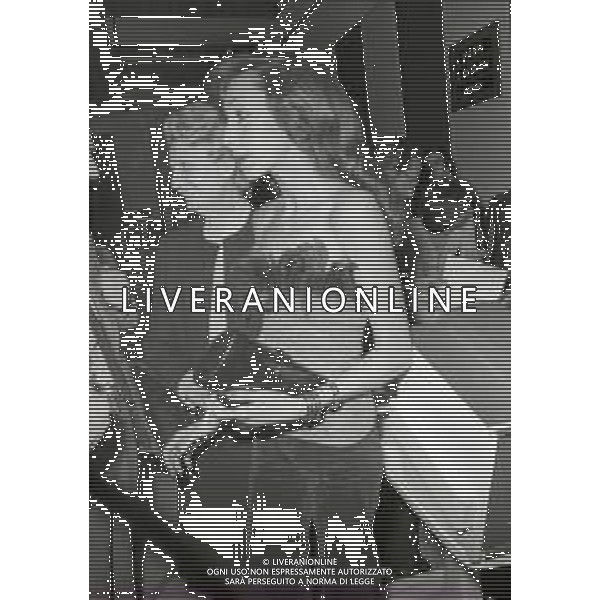 NEG-RETROSPETTIVA MIKE BONGIORNO PRESENTATORE TELEVISIVO NELLA FOTO LA MAMMA DI MIKE BONGIORNO ENRICA CARELLO CON DANIELA ZUCCOLI NELL\'ANNO 1974 A MILANO TRASMISSIONE TELEVISIVA RISCHIATUTTO AG ALDO LIVERANI SAS   