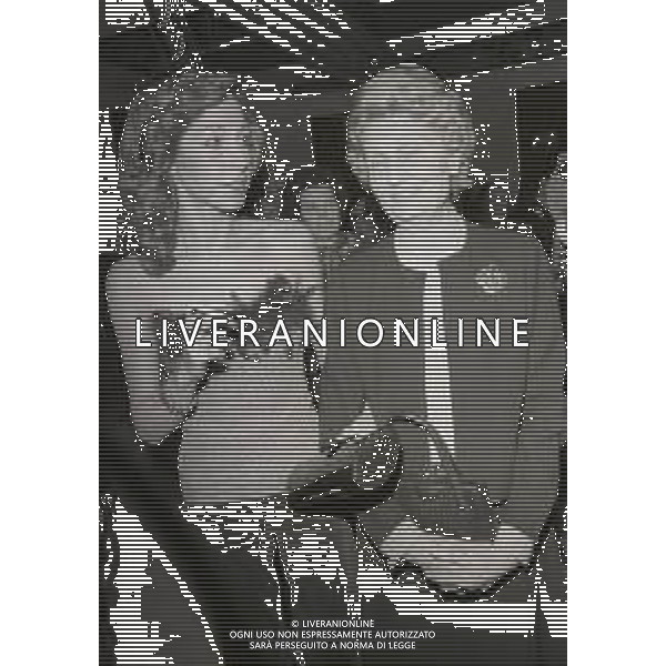 NEG-RETROSPETTIVA MIKE BONGIORNO PRESENTATORE TELEVISIVO NELLA FOTO LA MAMMA DI MIKE BONGIORNO ENRICA CARELLO CON DANIELA ZUCCOLI NELL\'ANNO 1974 A MILANO TRASMISSIONE TELEVISIVA RISCHIATUTTO AG ALDO LIVERANI SAS   