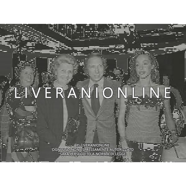 NEG-RETROSPETTIVA MIKE BONGIORNO PRESENTATORE TELEVISIVO NELLA FOTO LA MAMMA DI MIKE BONGIORNO ENRICA CARELLO CON DANIELA ZUCCOLI E MIKE BONGIORNO NELL\'ANNO 1974 A MILANO TRASMISSIONE TELEVISIVA RISCHIATUTTO AG ALDO LIVERANI SAS  
