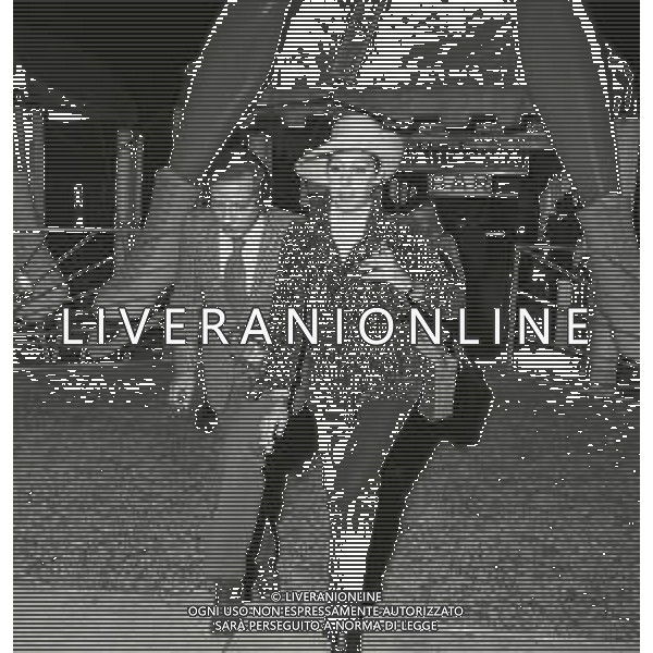 NEG-RETROSPETTIVA MIKE BONGIORNO PRESENTATORE TELEVISIVO NELLA FOTO MIKE BONGIORNO CON DANIELA ZUCCOLI AL CIRCO NELL\'ANNO 1972 AG ALDO LIVERANI SAS   