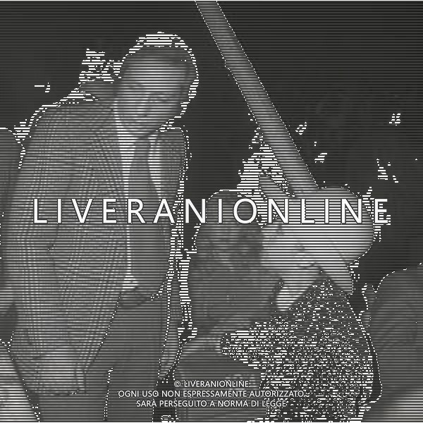 NEG-RETROSPETTIVA MIKE BONGIORNO PRESENTATORE TELEVISIVO NELLA FOTO MIKE BONGIORNO CON DANIELA ZUCCOLI AL CIRCO NELL\'ANNO 1972 AG ALDO LIVERANI SAS   
