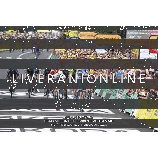 12-07-2023 Tour De France; Tappa 11 Clermont Ferrand - Moulins; 2023, Alpecin - Deceuninck; 2023, Bahrain - Victorious; 2023, Jayco - Alula; Philipsen, Jasper; Bauhaus, Phil; Groenewegen, Dylan; Moulins; ©SIROTTI / AGENZIA ALDO LIVERANI SAS