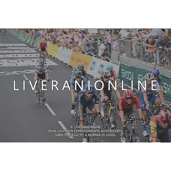 12-07-2023 Tour De France; Tappa 11 Clermont Ferrand - Moulins; 2023, Totalenergies; 2023, Arkea - Samsic; Sagan, Peter; Mozzato, Luca; Moulins; ©SIROTTI / AGENZIA ALDO LIVERANI SAS