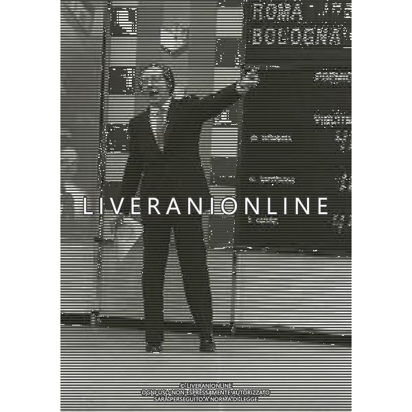 NEG-RETROSPETTIVA MIKE BONGIORNO PRESENTATORE TELEVISIVO NELLA FOTO MIKE BONGIORNO NELLA TRASMISSIONE TELEVISIVA FLASH A MILANO NELL\'ANNO 1980 AG ALDO LIVERANI SAS 