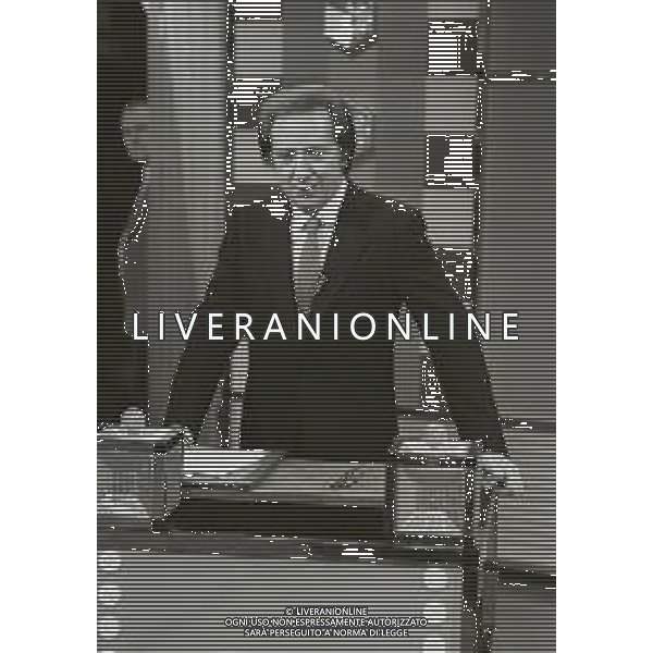NEG-RETROSPETTIVA MIKE BONGIORNO PRESENTATORE TELEVISIVO NELLA FOTO MIKE BONGIORNO NELLA TRASMISSIONE TELEVISIVA FLASH A MILANO NELL\'ANNO 1980 AG ALDO LIVERANI SAS 