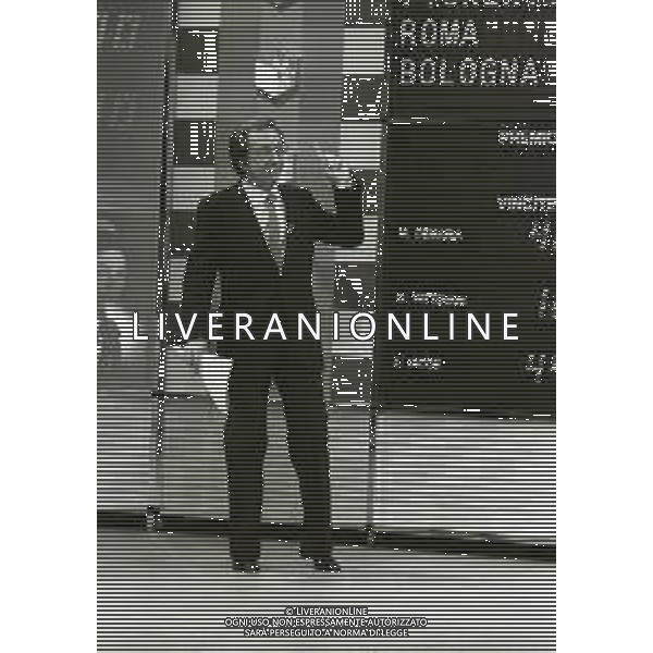 NEG-RETROSPETTIVA MIKE BONGIORNO PRESENTATORE TELEVISIVO NELLA FOTO MIKE BONGIORNO NELLA TRASMISSIONE TELEVISIVA FLASH A MILANO NELL\'ANNO 1980 AG ALDO LIVERANI SAS 