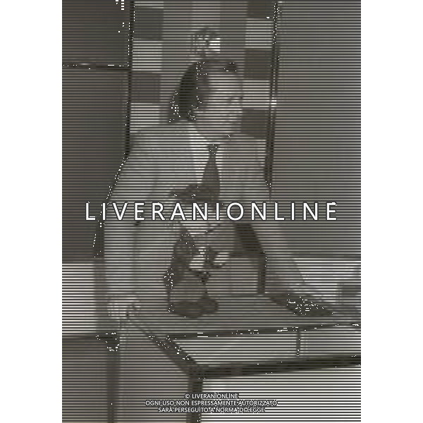 NEG-RETROSPETTIVA MIKE BONGIORNO PRESENTATORE TELEVISIVO NELLA FOTO MIKE BONGIORNO NELLA TRASMISSIONE TELEVISIVA FLASH A MILANO NELL\'ANNO 1980 AG ALDO LIVERANI SAS 
