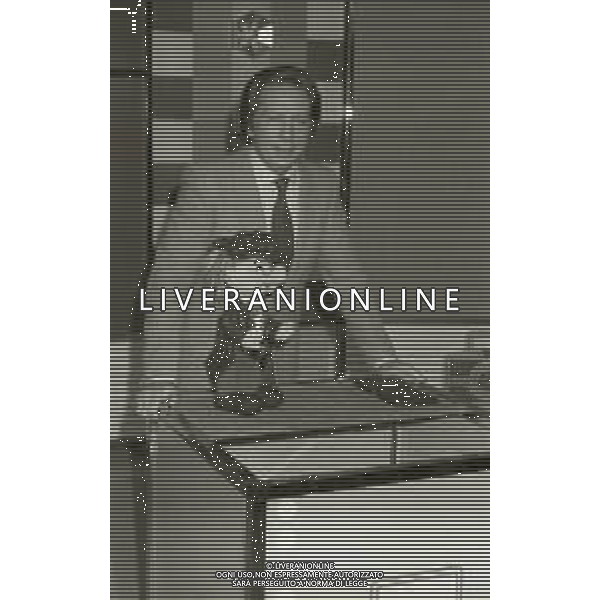 NEG-RETROSPETTIVA MIKE BONGIORNO PRESENTATORE TELEVISIVO NELLA FOTO MIKE BONGIORNO NELLA TRASMISSIONE TELEVISIVA FLASH A MILANO NELL\'ANNO 1980 AG ALDO LIVERANI SAS 