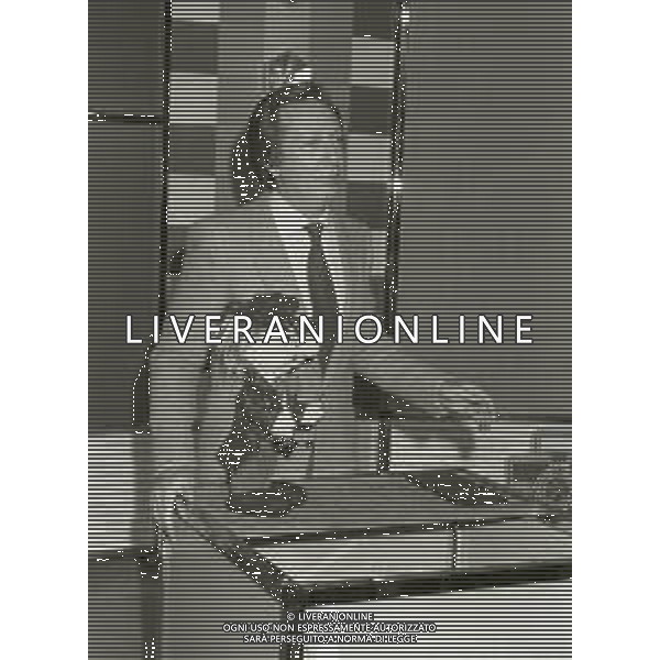 NEG-RETROSPETTIVA MIKE BONGIORNO PRESENTATORE TELEVISIVO NELLA FOTO MIKE BONGIORNO NELLA TRASMISSIONE TELEVISIVA FLASH A MILANO NELL\'ANNO 1980 AG ALDO LIVERANI SAS 