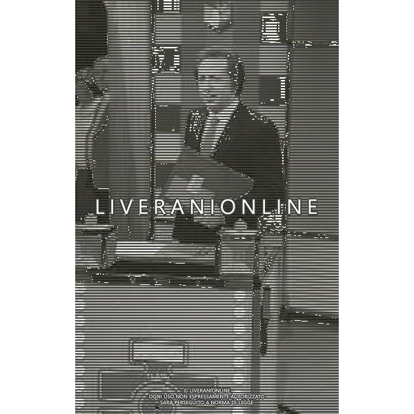 NEG-RETROSPETTIVA MIKE BONGIORNO PRESENTATORE TELEVISIVO NELLA FOTO MIKE BONGIORNO NELLA TRASMISSIONE TELEVISIVA FLASH A MILANO NELL\'ANNO 1980 AG ALDO LIVERANI SAS 