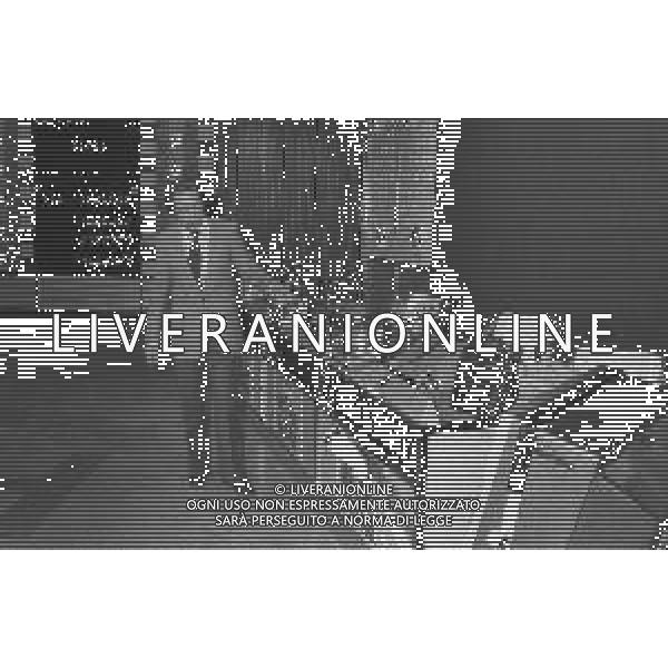 NEG-RETROSPETTIVA MIKE BONGIORNO PRESENTATORE TELEVISIVO NELLA FOTO MIKE BONGIORNO NELLA TRASMISSIONE TELEVISIVA FLASH A MILANO NELL\'ANNO 1980 AG ALDO LIVERANI SAS 
