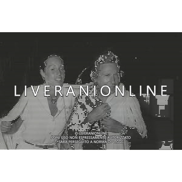 NEG-RETROSPETTIVA MIKE BONGIORNO PRESENTATORE TELEVISIVO NELLA FOTO MIKE BONGIORNO CON DANIELA ZUCCOLI NELL\'ANNO 1974 A TAORMINA  AG ALDO LIVERANI SAS  