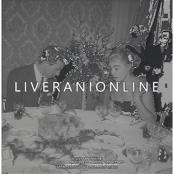 NEG-RETROSPETTIVA MIKE BONGIORNO PRESENTATORE TELEVISIVO NELLA FOTO MIKE BONGIORNO A ROMA NELL\'ANNO 1952 CON EDI CAMPAGNOLI PREMIO LASCIA O RADDOPPIA AG ALDO LIVERANI SAS