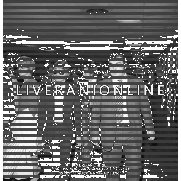 Neg- RETROSPETTIVA CLAUDE FRANCOIS (CLOCLO) CANTANTE FRANCESE NELLA FOTO AL SUO ARRIVO ALL\'AEROPORTO DI LINATE MILANO NELL\'ANNO 1968 AG ALDO LIVERANI SAS
